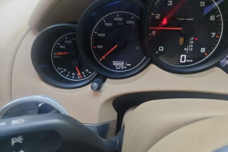 Used Porsche Cayenne 2015 Cayenne 3.0T Odometer Close Up