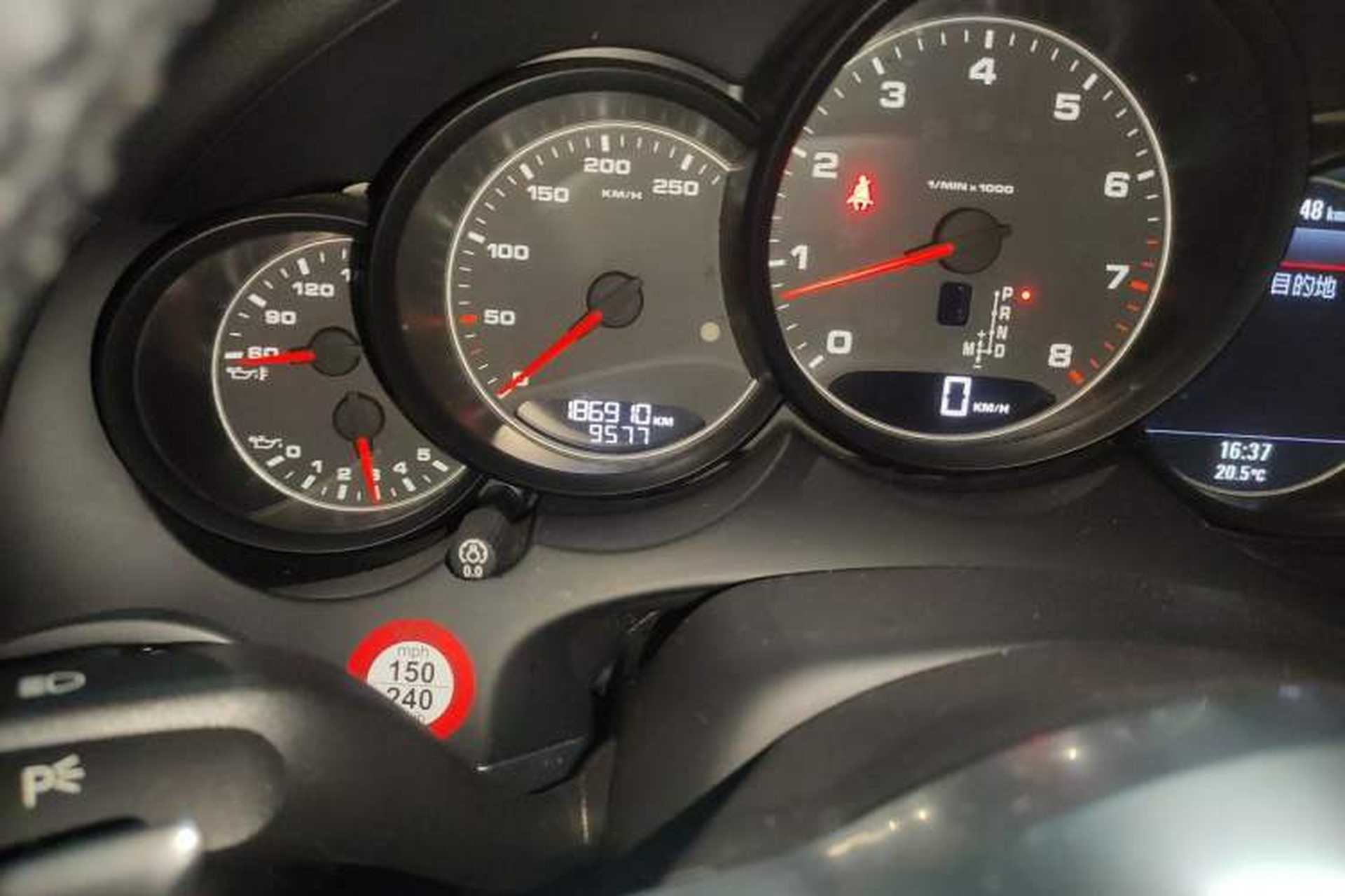 Used Porsche Cayenne 2015 Cayenne 3.0T Odometer Close Up