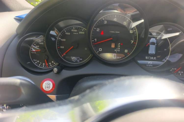 Used Porsche Cayenne 2015 Cayenne 3.0T Odometer Close Up