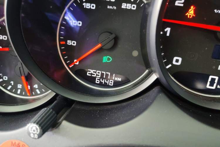 Used Porsche Cayenne 2015 Cayenne 3.0T Odometer Close Up