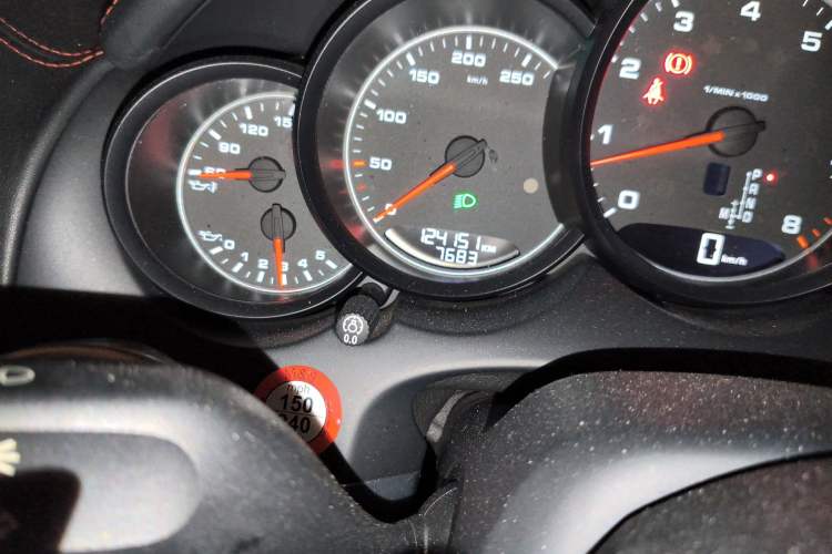 Used Porsche Cayenne 2015 Cayenne 3.0T Odometer Close Up