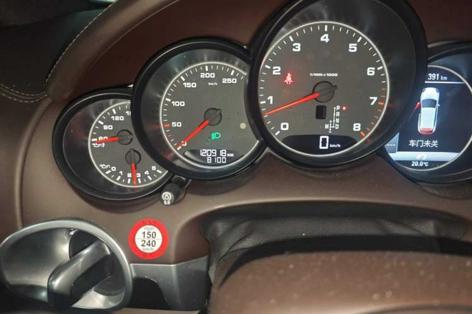 Used Porsche Cayenne 2015 Cayenne 3.0T Odometer Close Up