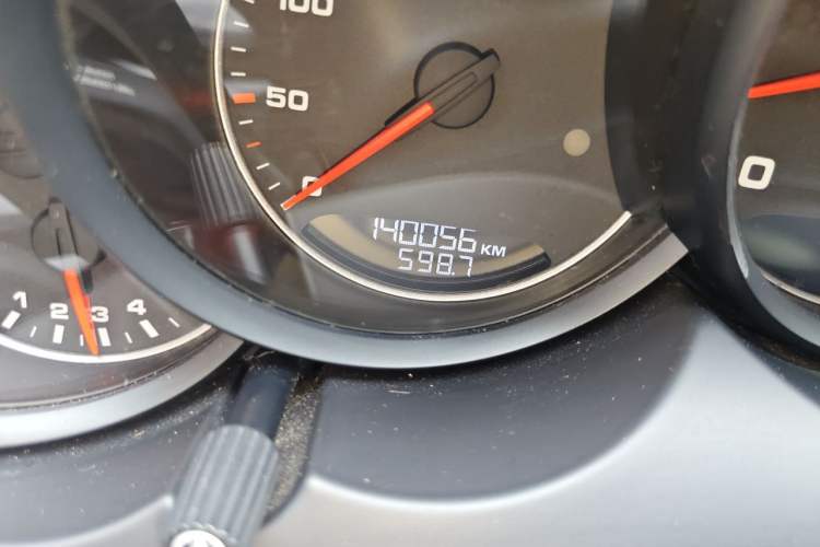 Used Porsche Cayenne 2015 Cayenne 3.0T Odometer Close Up