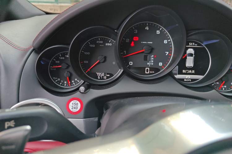 Used Porsche Cayenne 2015 Cayenne 3.0T Odometer Close Up