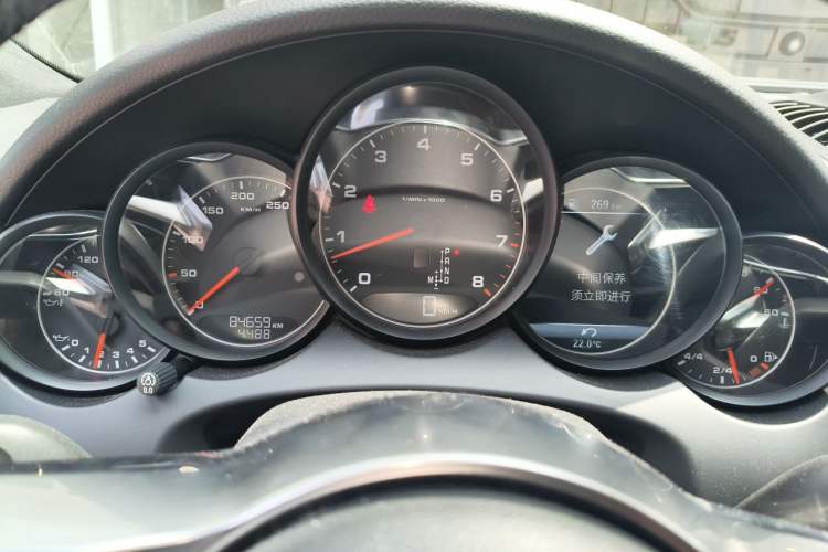 Used Porsche Cayenne 2015 Cayenne 3.0T Odometer Close Up