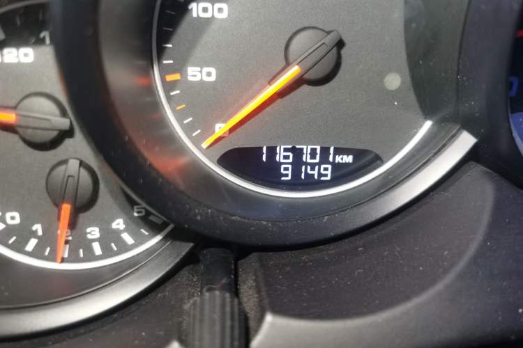 Used Porsche Cayenne 2015 Cayenne 3.0T Odometer Close Up