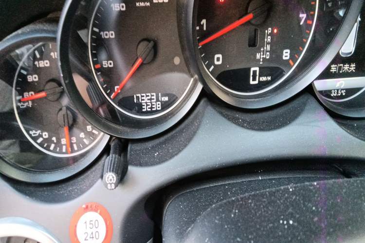 Used Porsche Cayenne 2015 Cayenne 3.0T Odometer Close Up