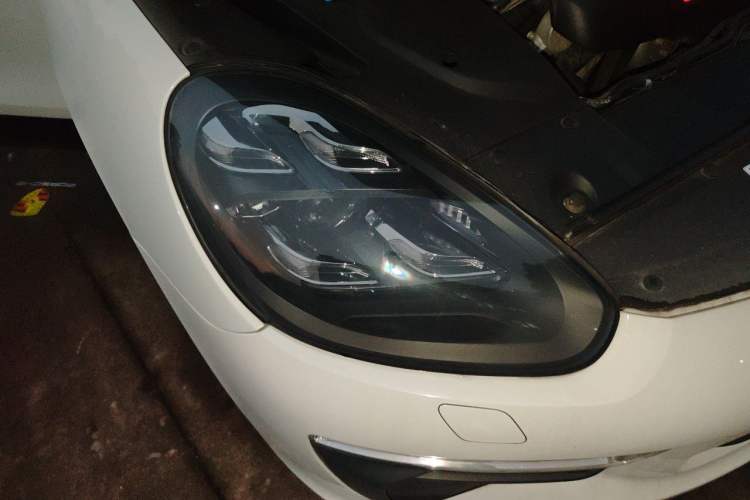 Used Porsche Cayenne 2015 Cayenne 3.0T Right Front Headlight
