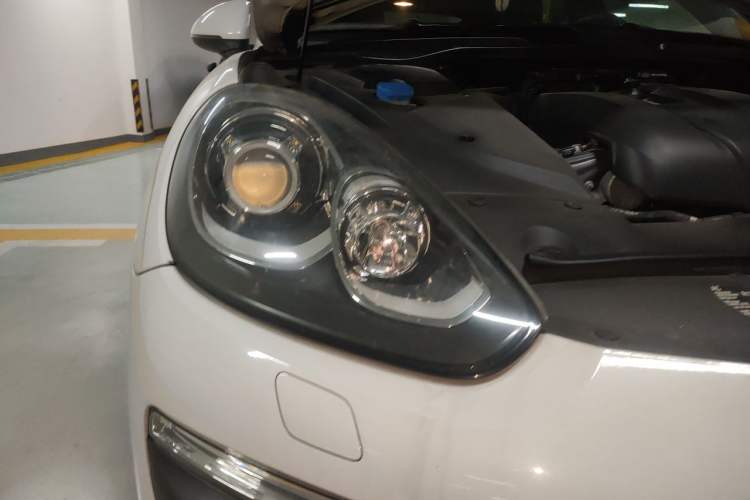 Used Porsche Cayenne 2015 Cayenne 3.0T Right Front Headlight