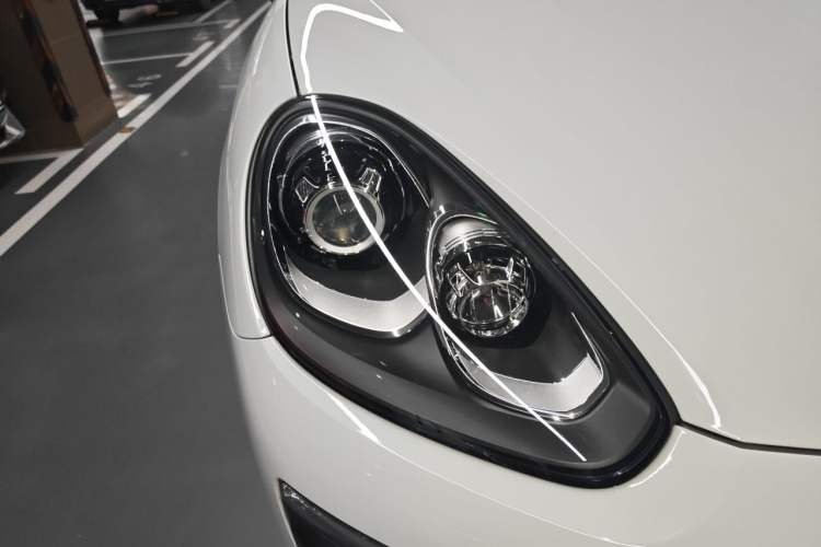 Used Porsche Cayenne 2015 Cayenne 3.0T Right Front Headlight