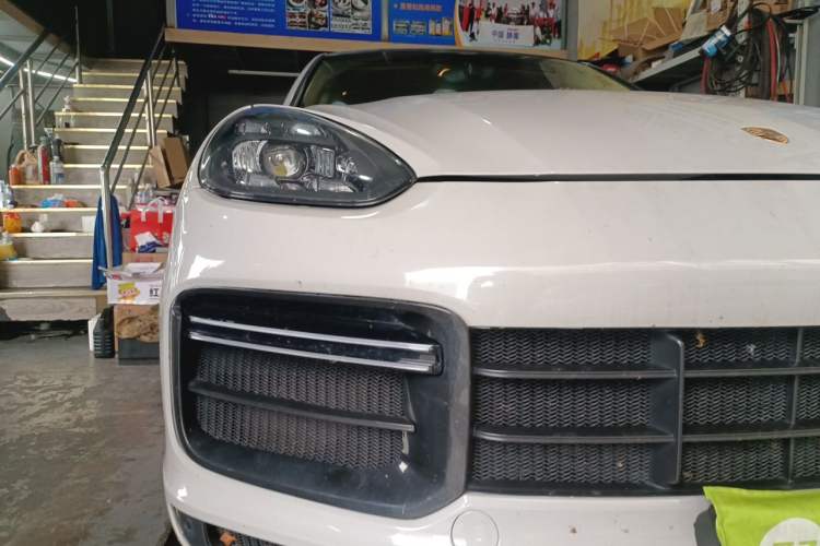 Used Porsche Cayenne 2015 Cayenne 3.0T Right Front Headlight