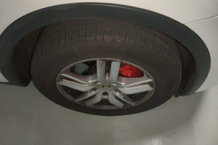 Used Porsche Cayenne 2015 Cayenne 3.0T Right Front Wheel Hub