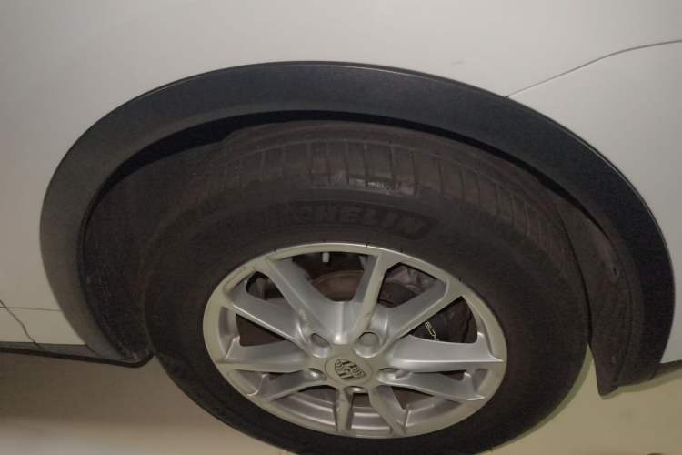 Used Porsche Cayenne 2015 Cayenne 3.0T Right Front Wheel Hub