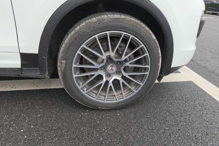 Used Porsche Cayenne 2015 Cayenne 3.0T Right Front Wheel Hub