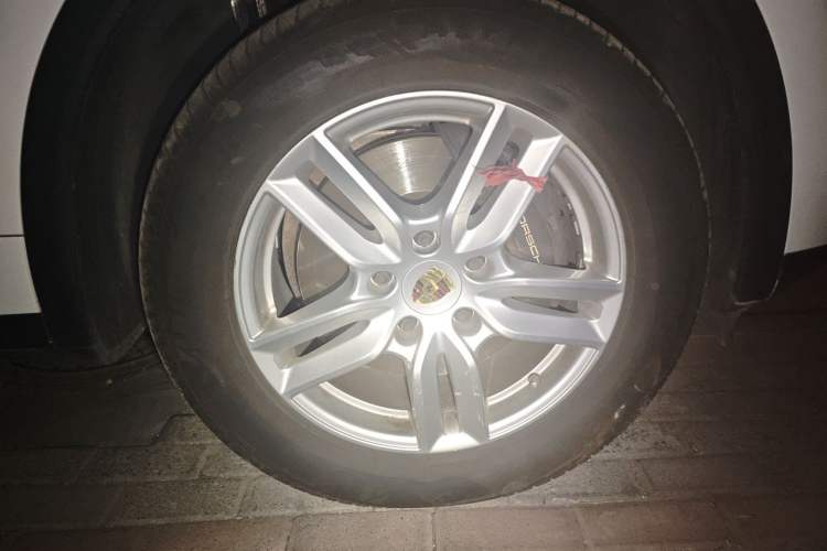 Used Porsche Cayenne 2015 Cayenne S 3.6T Right Front Wheel Hub