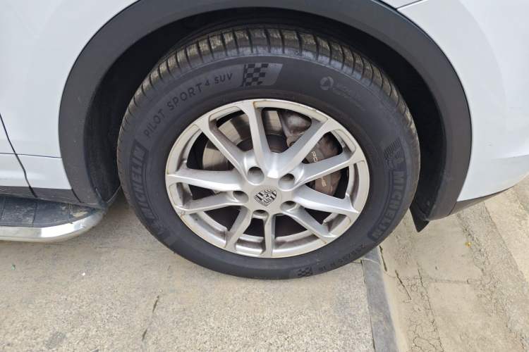 Used Porsche Cayenne 2015 Cayenne 3.0T Right Front Wheel Hub
