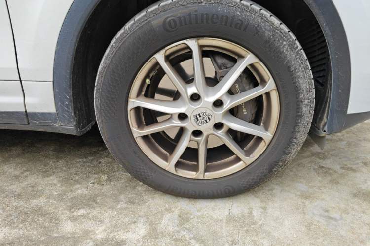 Used Porsche Cayenne 2015 Cayenne 3.0T Right Front Wheel Hub