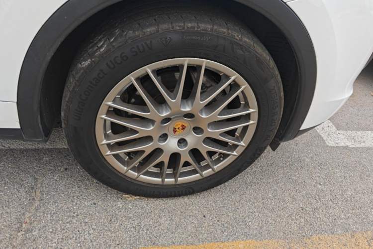 Used Porsche Cayenne 2015 Cayenne 3.0T Right Front Wheel Hub