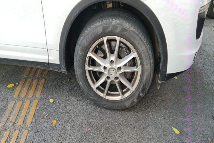 Used Porsche Cayenne 2015 Cayenne 3.0T Right Front Wheel Hub