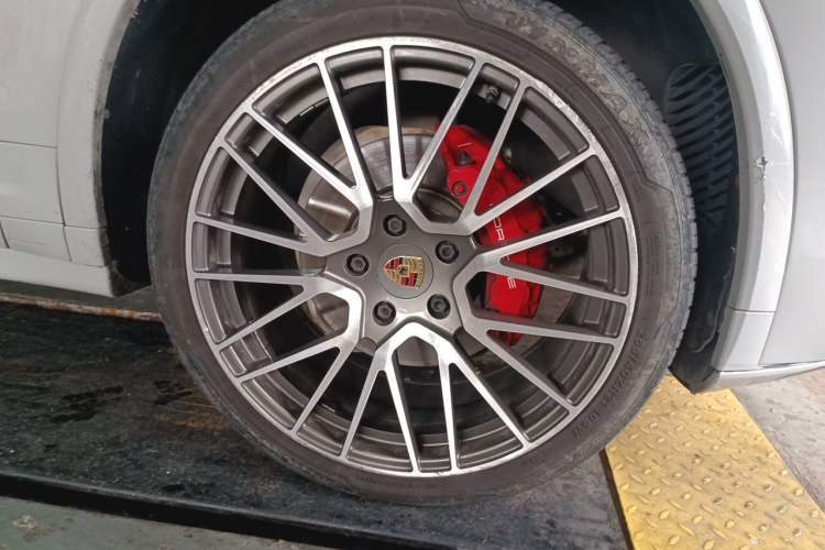 Used Porsche Cayenne 2015 Cayenne 3.0T Right Front Wheel Hub