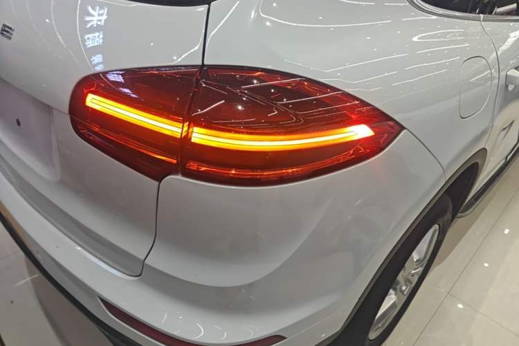 Used Porsche Cayenne 2015 Cayenne 3.0T Right Rear Taillight
