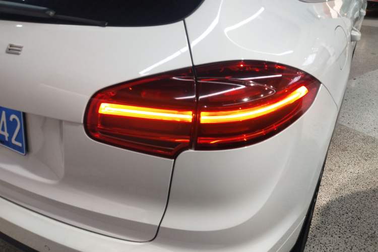 Used Porsche Cayenne 2015 Cayenne 3.0T Right Rear Taillight