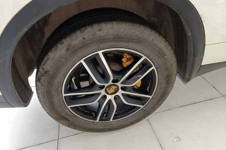 Used Porsche Cayenne 2015 Cayenne 3.0T Right Rear Wheel Hub