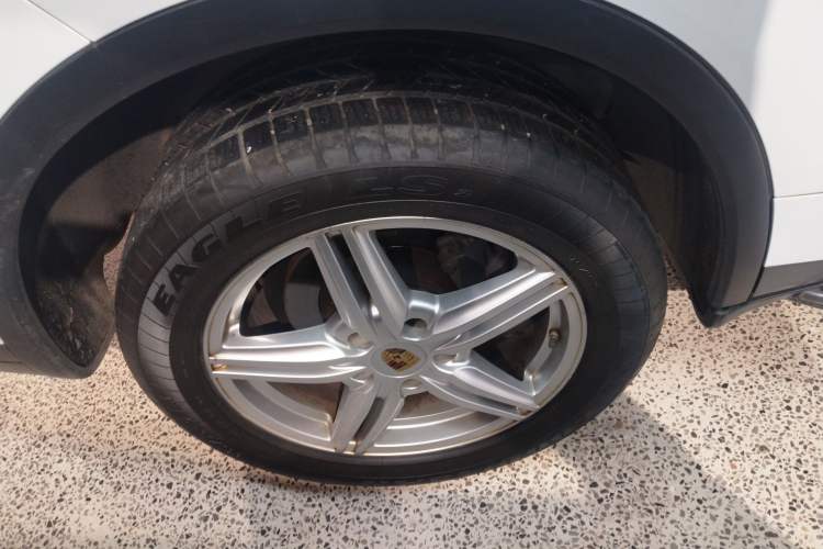 Used Porsche Cayenne 2015 Cayenne 3.0T Right Rear Wheel Hub