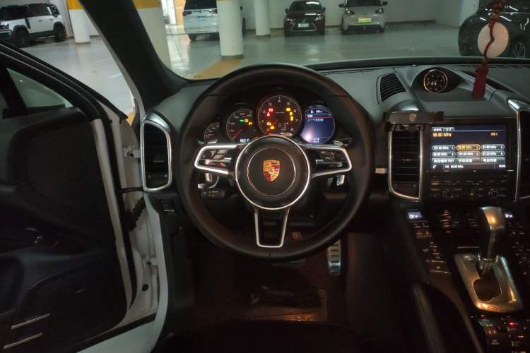 Used Porsche Cayenne 2015 Cayenne 3.0T Steering Wheel