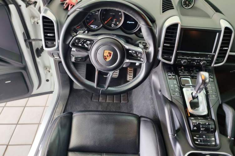 Used Porsche Cayenne 2015 Cayenne 3.0T Steering Wheel