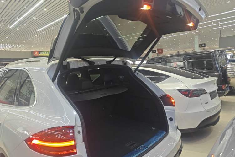 Used Porsche Cayenne 2015 Cayenne 3.0T Trunk