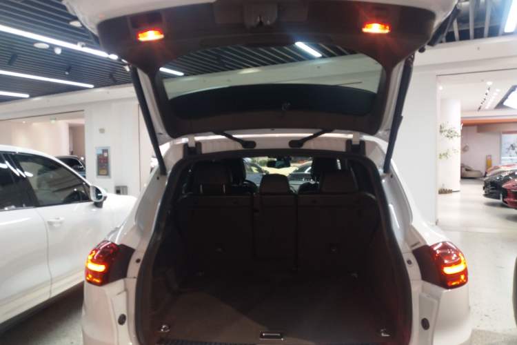 Used Porsche Cayenne 2015 Cayenne 3.0T Trunk