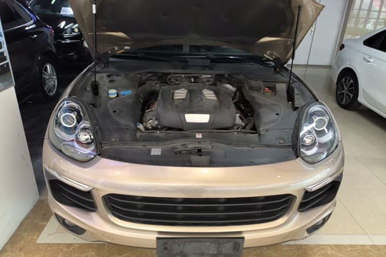 Used Porsche Cayenne 2015 Cayenne 3.0T Engine Bay