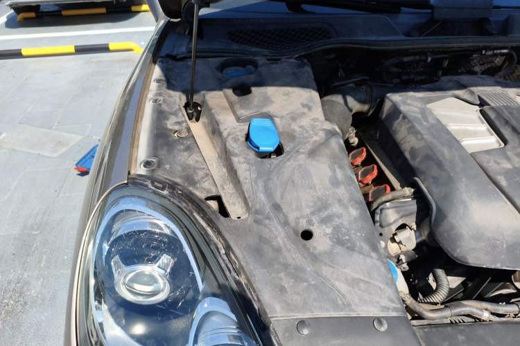 Used Porsche Cayenne 2015 3.0T Engine Bay Right