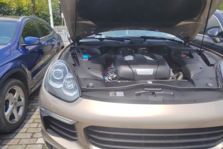 Used Porsche Cayenne 2015 Cayenne 3.0T Engine Bay Right