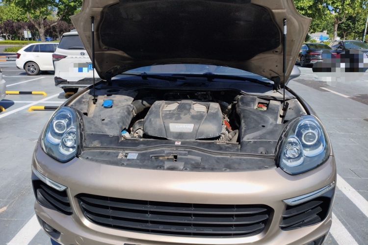 Used Porsche Cayenne 2015 3.0T Engine Bay