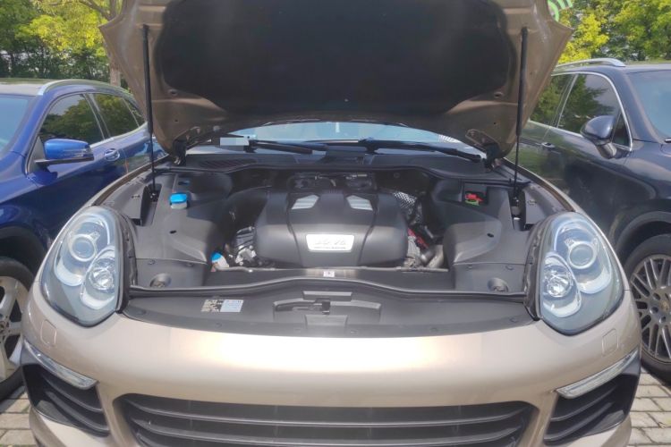 Used Porsche Cayenne 2015 Cayenne 3.0T Engine Bay