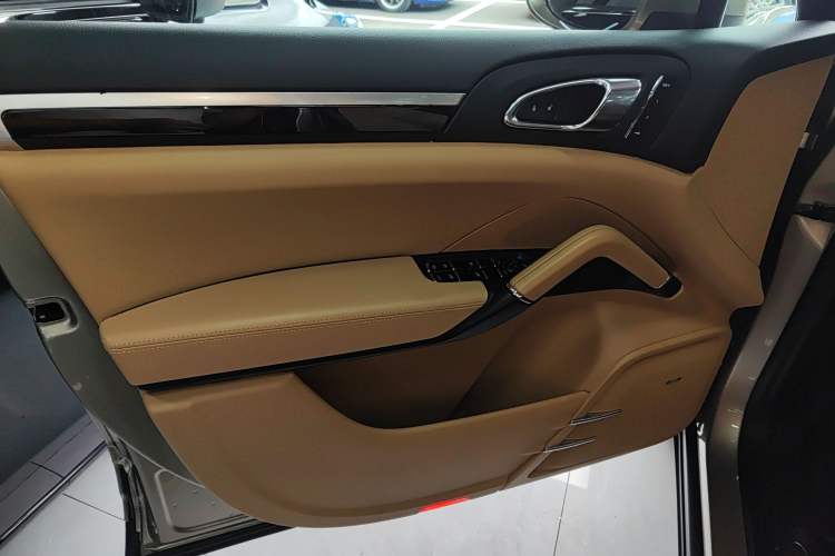 Used Porsche Cayenne 2015 Cayenne 3.0T Left Front Door Interior