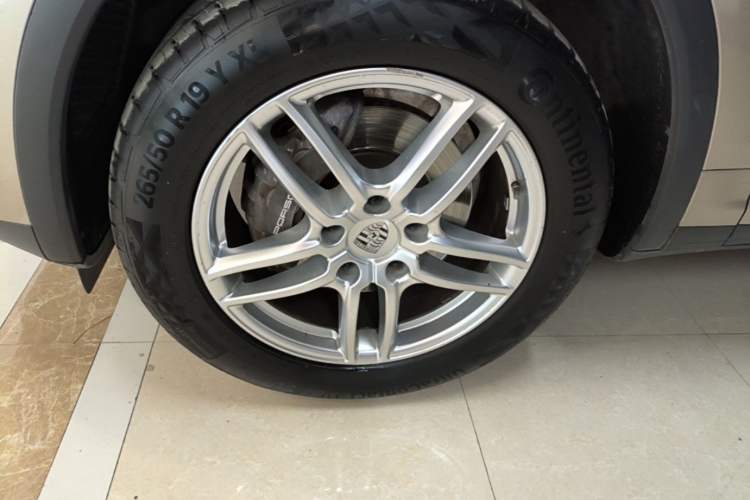 Used Porsche Cayenne 2015 Cayenne 3.0T Left Front Wheel Hub