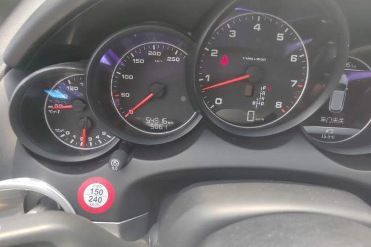 Used Porsche Cayenne 2015 Cayenne 3.0T Odometer Close Up