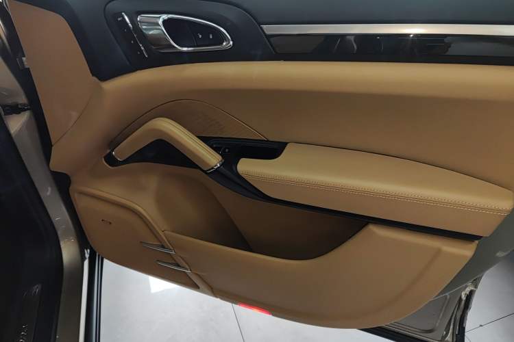 Used Porsche Cayenne 2015 Cayenne 3.0T Right Front Door Interior