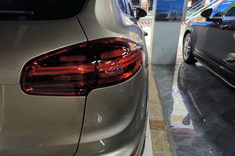 Used Porsche Cayenne 2015 Cayenne 3.0T Right Rear Taillight