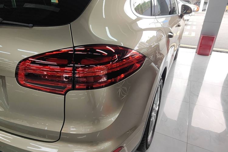 Used Porsche Cayenne 2015 Cayenne 3.0T Right Rear Taillight
