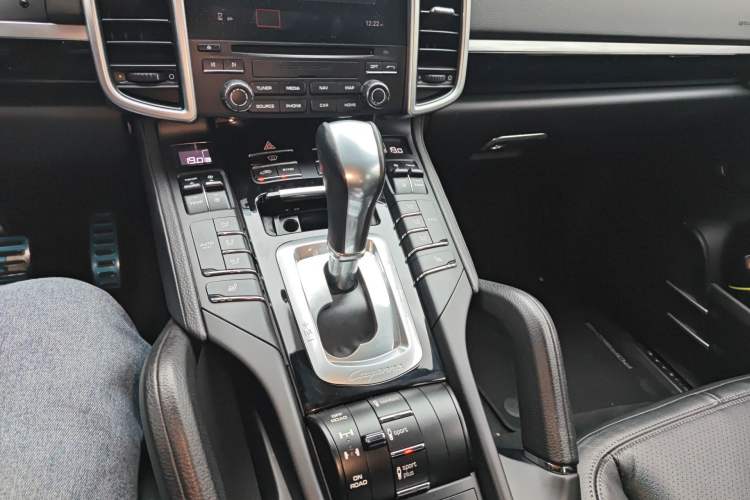 Used Porsche Cayenne 2016 Cayenne 3.0T Audio And AC Panel