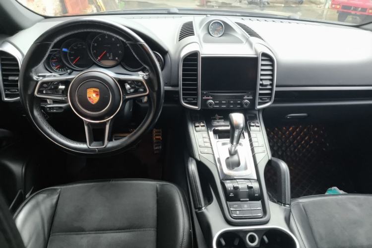 Used Porsche Cayenne 2016 Cayenne Platinum Edition 3.0T Center Console