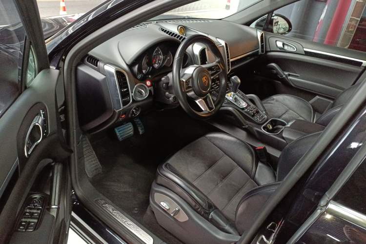 Used Porsche Cayenne 2016 Cayenne Platinum Edition 3.0T Driver Seat