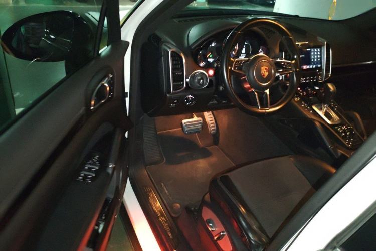 Used Porsche Cayenne 2016 Cayenne Platinum Edition 3.0T Driver Seat