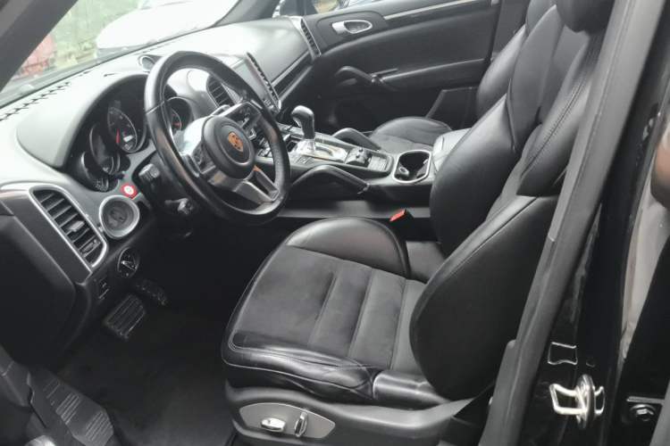 Used Porsche Cayenne 2016 Cayenne Platinum Edition 3.0T Driver Seat