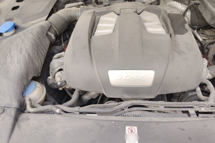 Used Porsche Cayenne 2016 Cayenne 3.0T Engine Bay