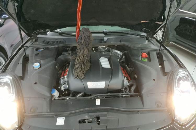Used Porsche Cayenne 2016 Cayenne 3.0T Engine Bay